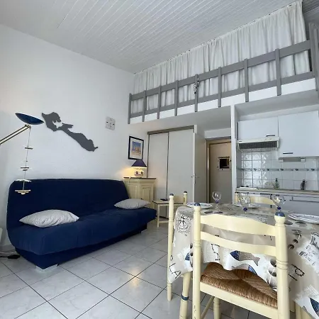 2 Pieces Avec Terrasse, Au Coeur De Saint-martin-de-re, Proche Port Et Commerces - Fr-1-246c-23 *